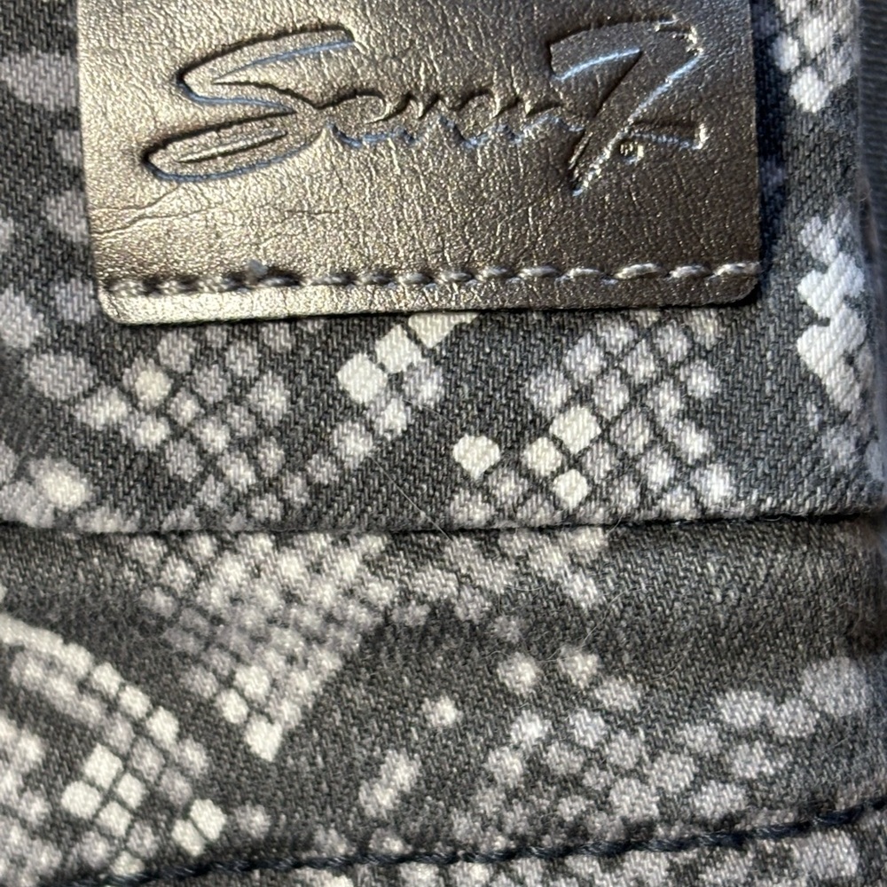 Seven 7 Stylish Snake Print Skinny Jeans - size 8. - Picture 6 of 10